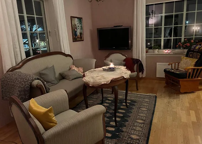 Sjarmerende Hus Med Veldig Stort Uteareal.