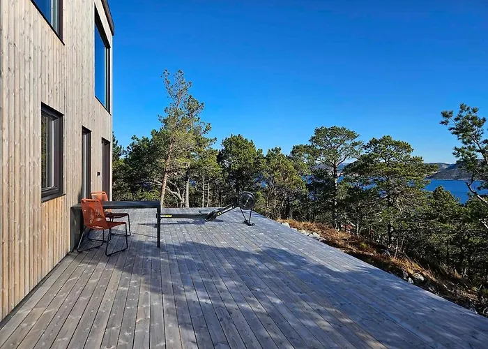 Large Modern Cabin With A Spectacular View!