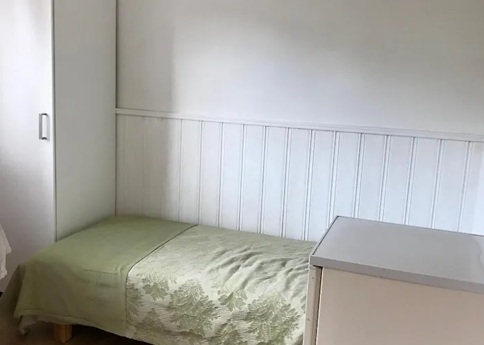 Cozy Small Bedroom Flat